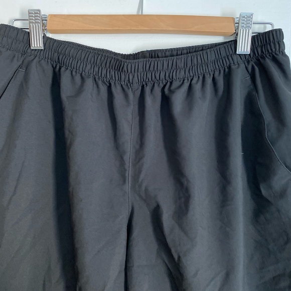 Salomon ladies black running shorts - Picture 4 of 10